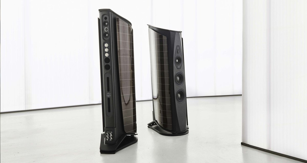 Pair of Sonus Faber Aida floorstanding speakers in a studio product image