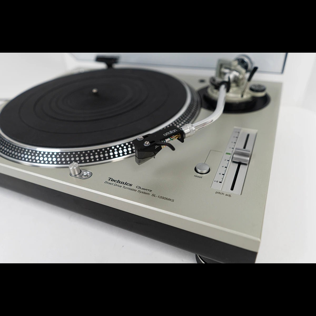 Technics SL-1200 MK5 Turntable