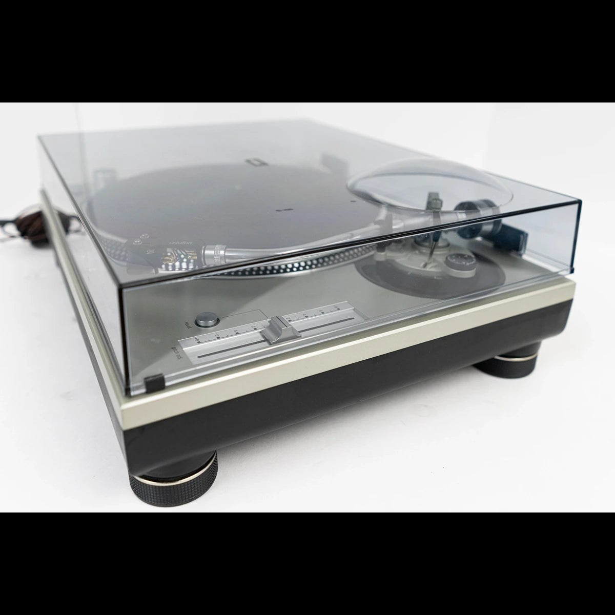 Technics SL-1200 MK5 Turntable Technics SL-1200 MK5 Turntable