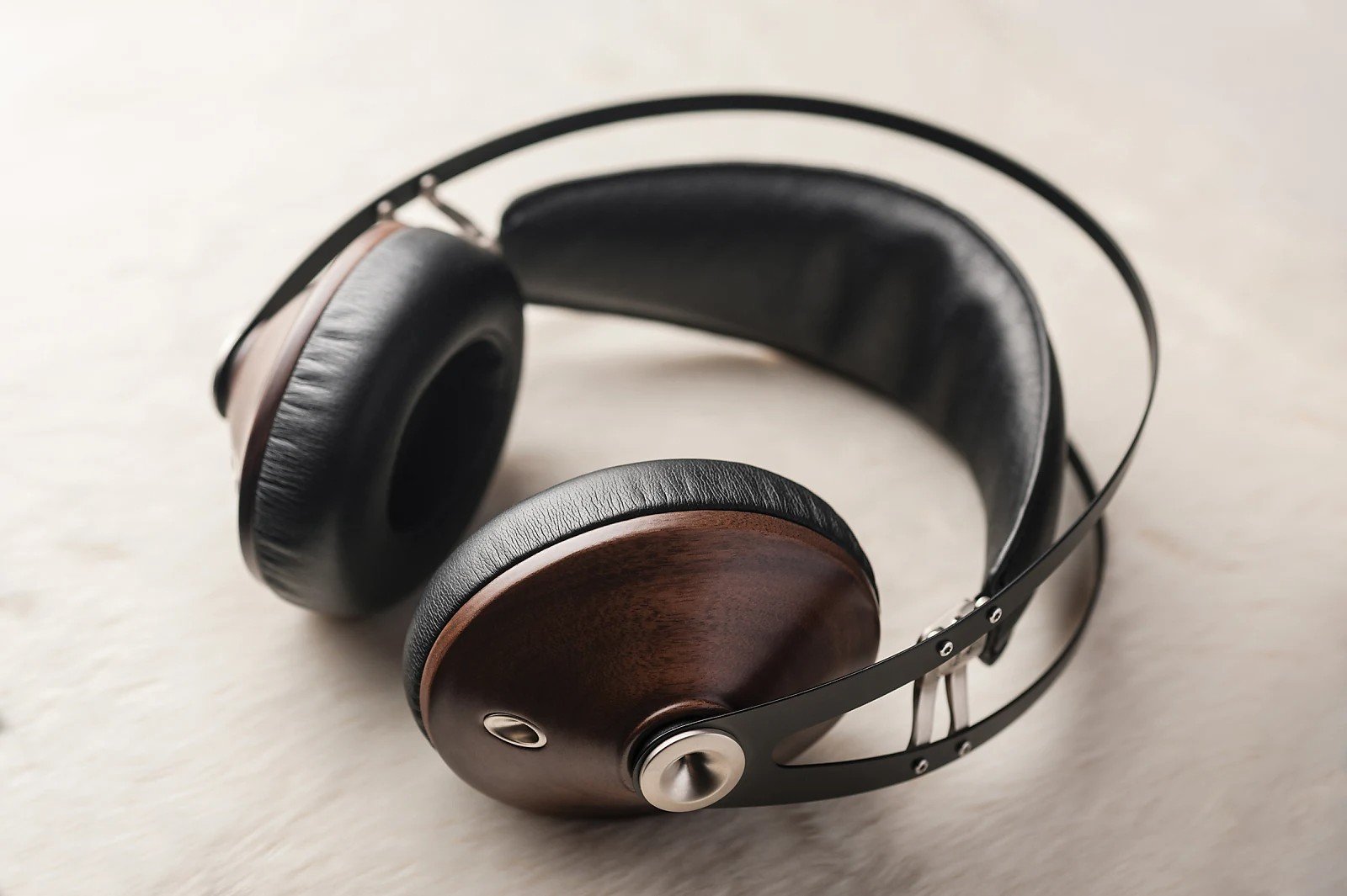 Meze 99 Classics Closed Over-Ear Headphones