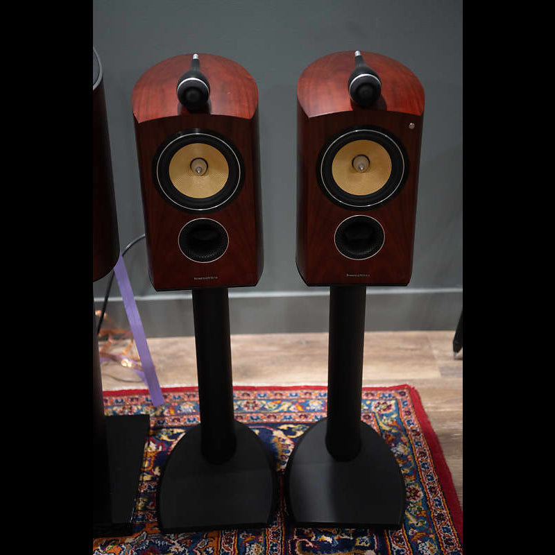 Bowers & Wilkins 805D Diamond Bookshelf Speakers (stands included) -Preowned-
