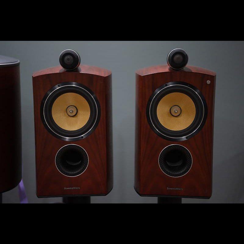 Bowers & Wilkins 805D Diamond Bookshelf Speakers (stands included) -Preowned-